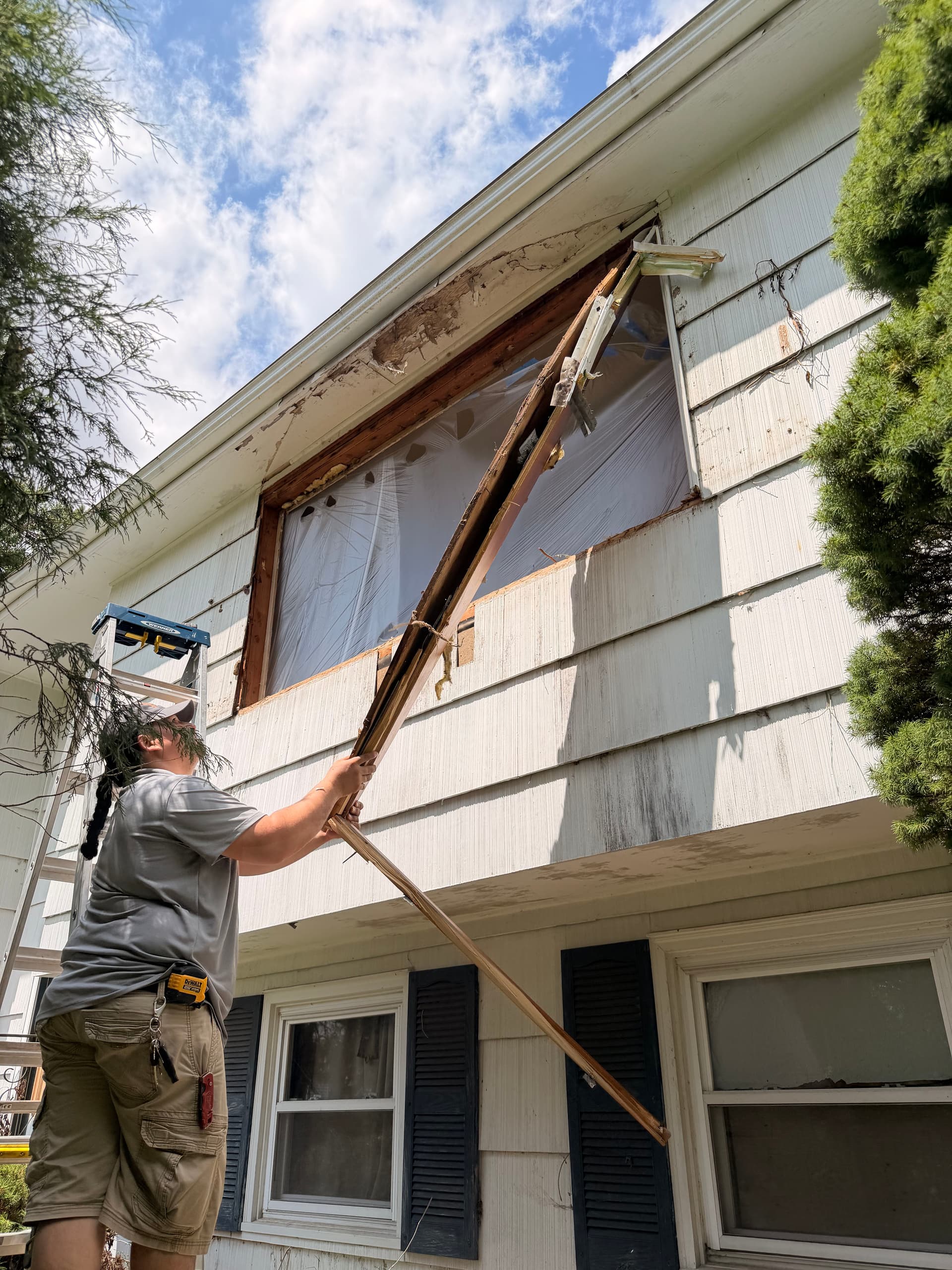 Gallery photos for Bay Window Replaced with a Clean Standard Window in East Hartford: Image #3