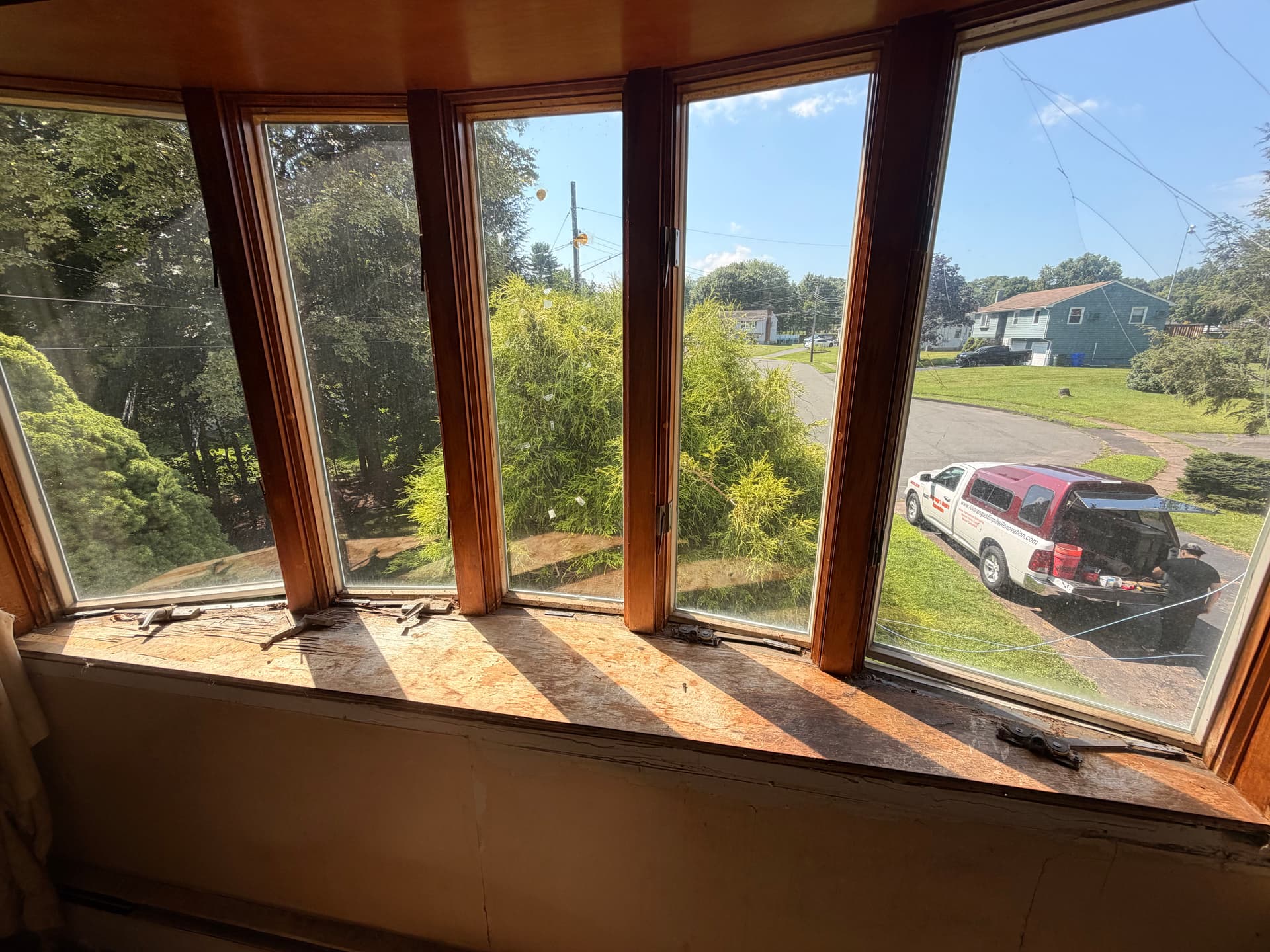 Gallery photos for Bay Window Replaced with a Clean Standard Window in East Hartford: Image #2
