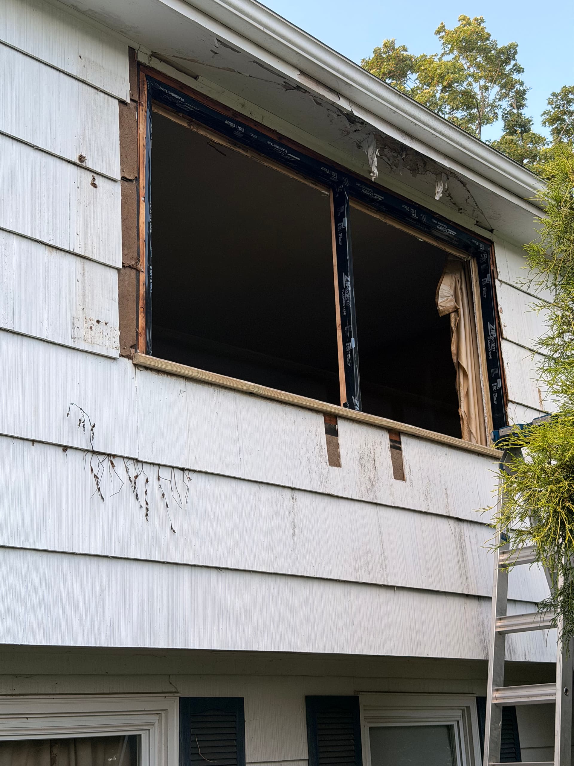 Gallery photos for Bay Window Replaced with a Clean Standard Window in East Hartford: Image #5
