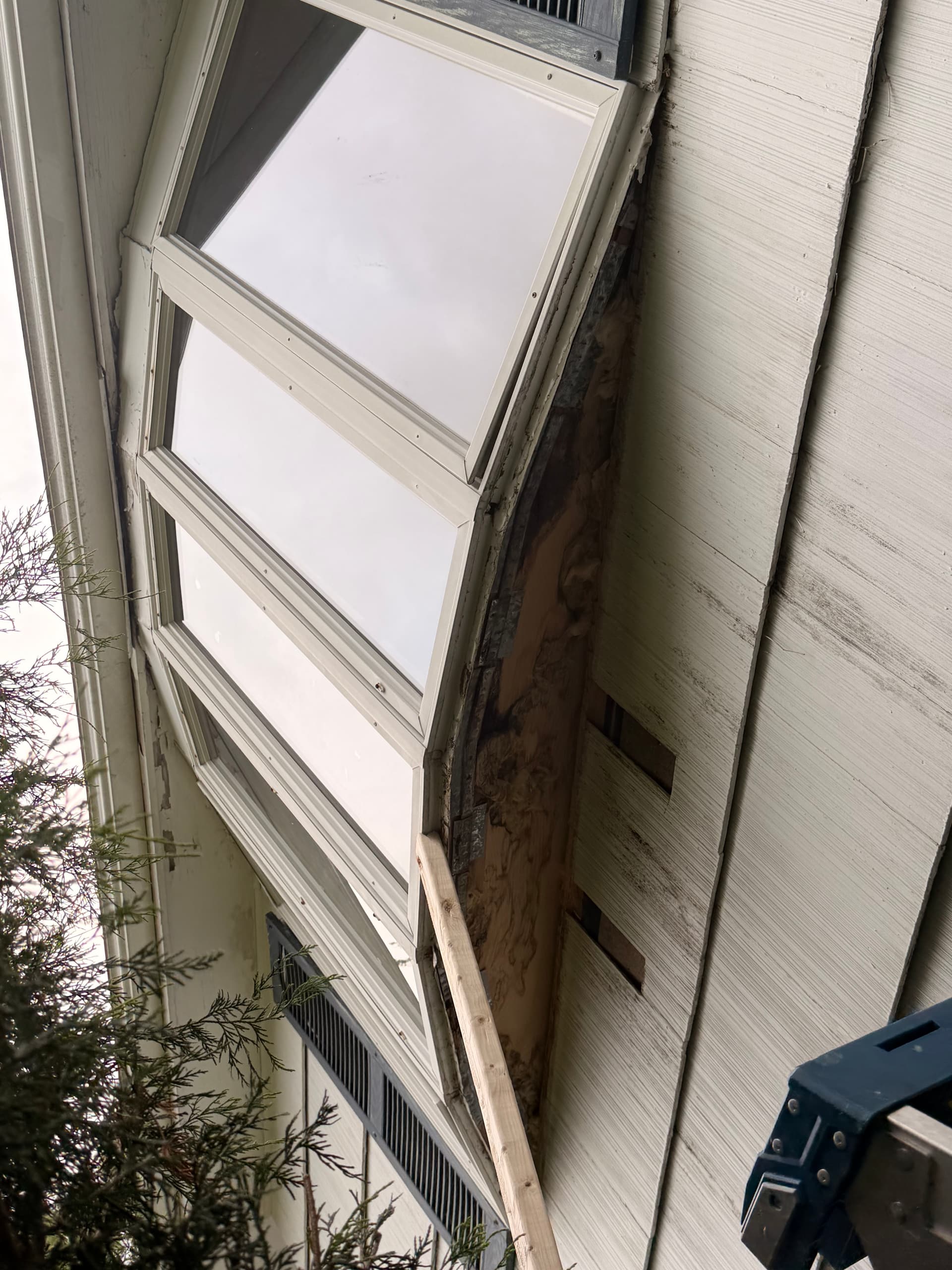 Gallery photos for Bay Window Replaced with a Clean Standard Window in East Hartford: Image #4